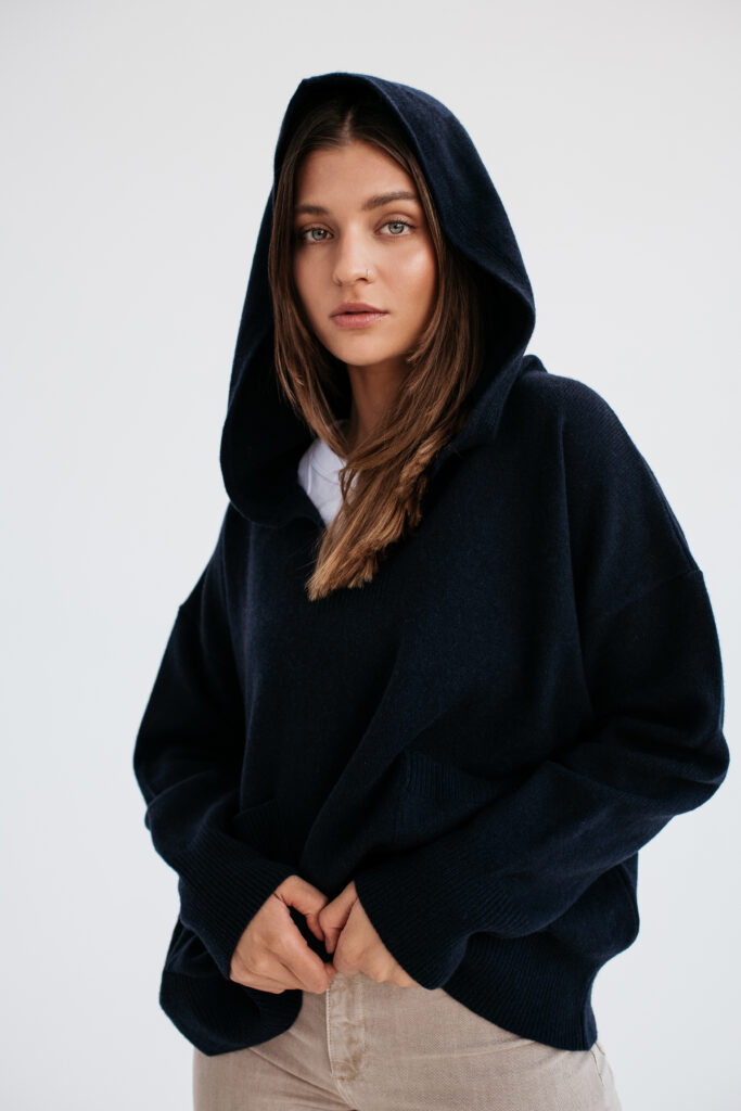 Černá mikina z merino vlny s kašmírem