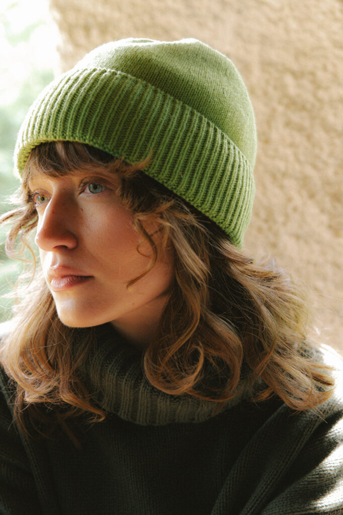 Dámská zelená vlněná čepice s 90 % merino vlny