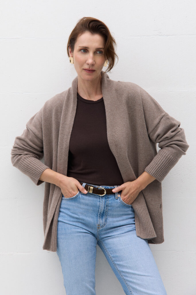 Dámský dlouhý kardigan z merino vlny s kašmírem (10 % kašmír a 90 % merino vlna)