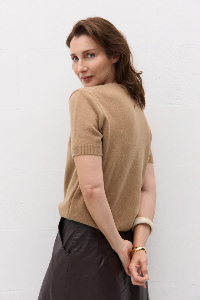 Dámské tričko z merino vlny v hnědé barvě.