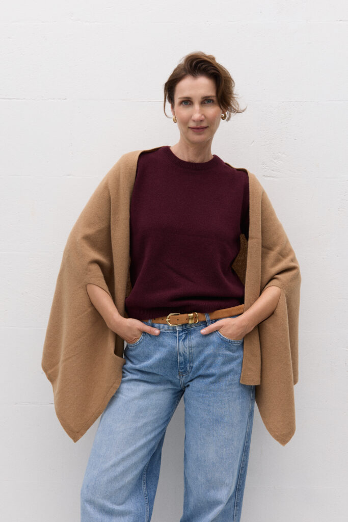 Dámská zimní šála s průramky