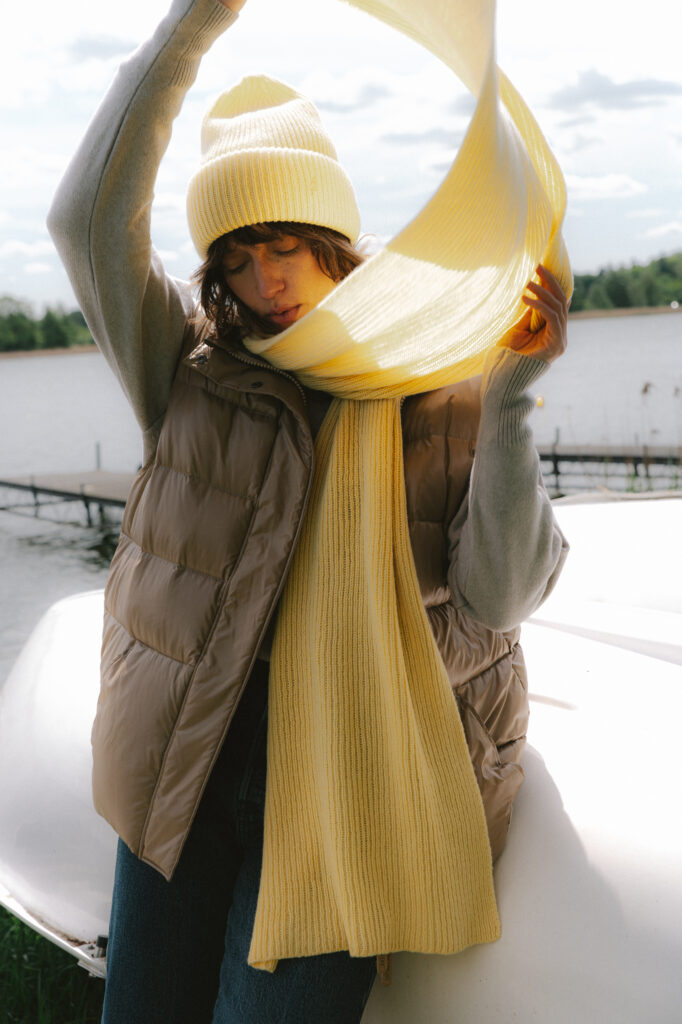 Dámská šála z kašmíru a merino vlny ve žluté barvě