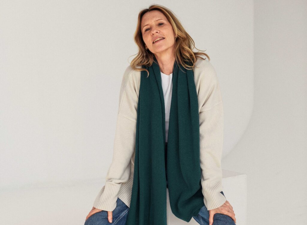 Jak sestavit módní zimní outfit z oblečení ve vašem šatníku: kombinace barev, materiálů a proporcí 